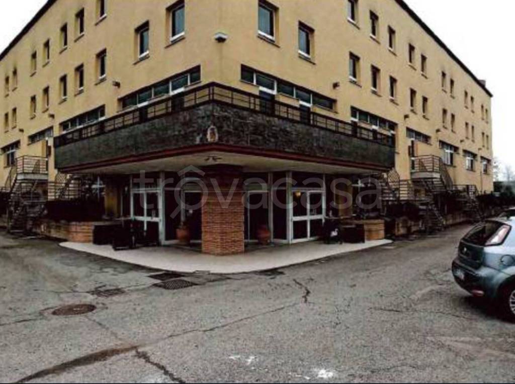 negozio in vendita a Todi in zona Pian di Porto