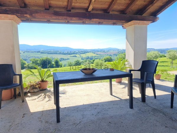 casa indipendente in vendita a Todi