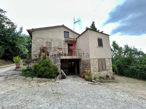 casa indipendente in vendita a Todi