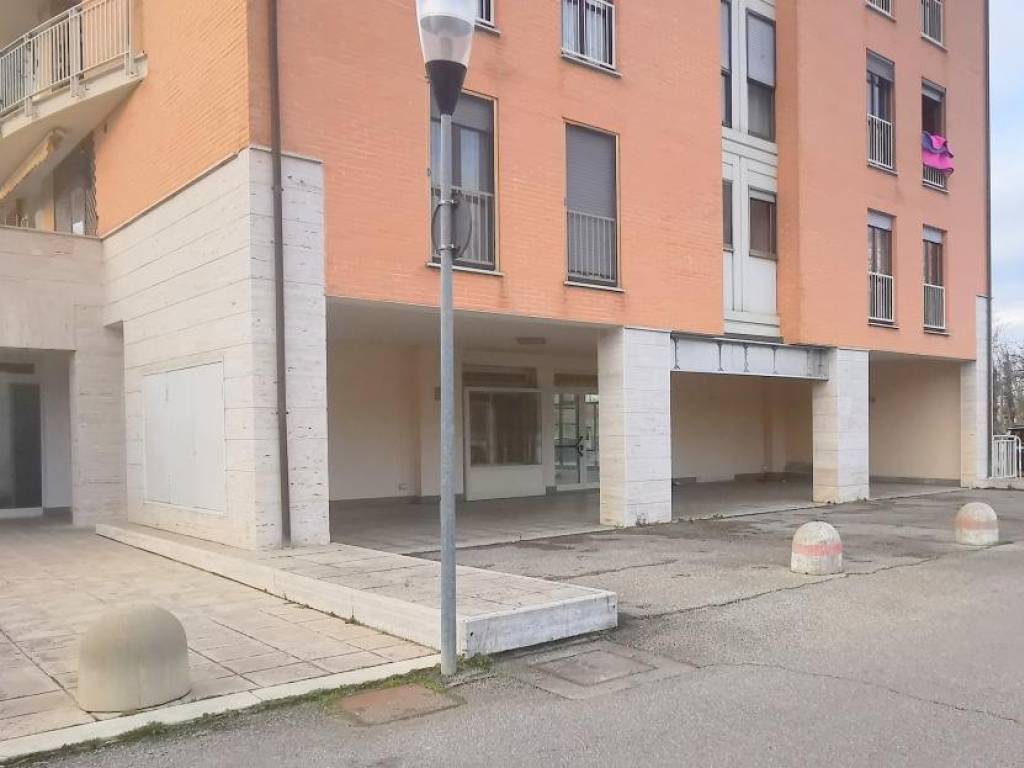 negozio in vendita a Todi in zona Ponterio