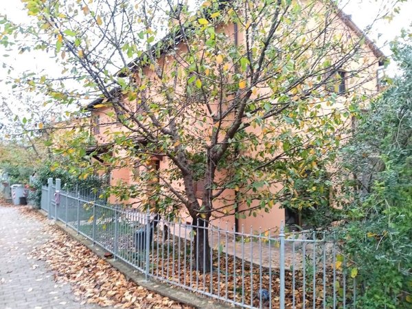 pentavano in vendita a Todi in zona Pantalla