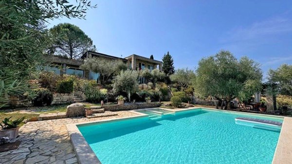 casa indipendente in vendita a Todi