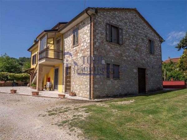 casa indipendente in vendita a Todi