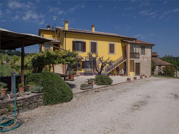 casa indipendente in vendita a Todi