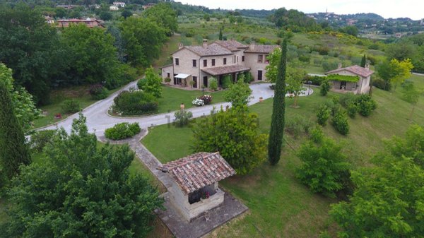 casa indipendente in vendita a Todi
