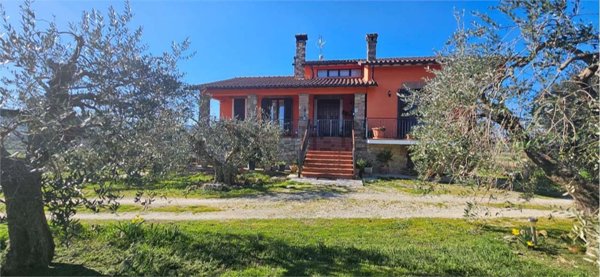 casa indipendente in vendita a Todi