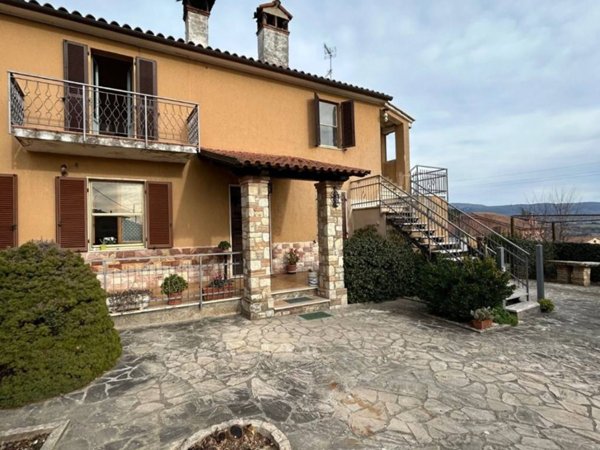 casa indipendente in vendita a Todi