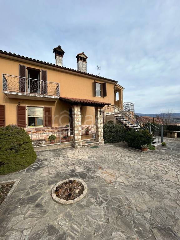casa indipendente in vendita a Todi