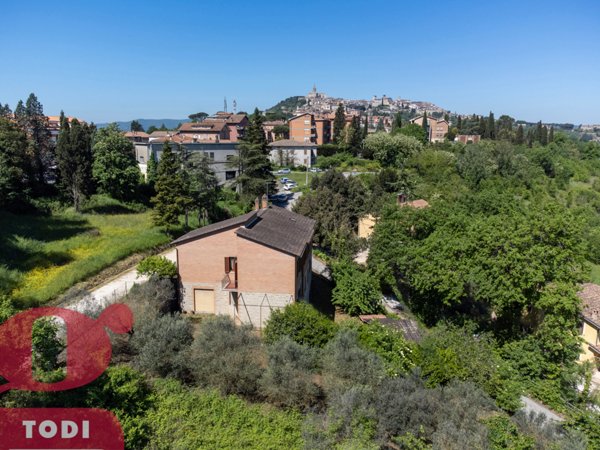 casa indipendente in vendita a Todi