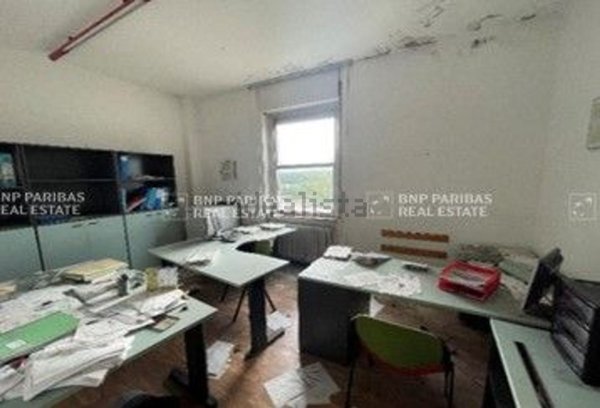 locale di sgombero in vendita a Todi
