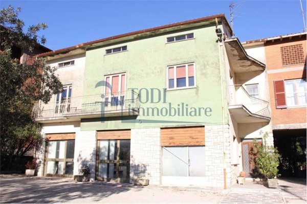 casa indipendente in vendita a Todi