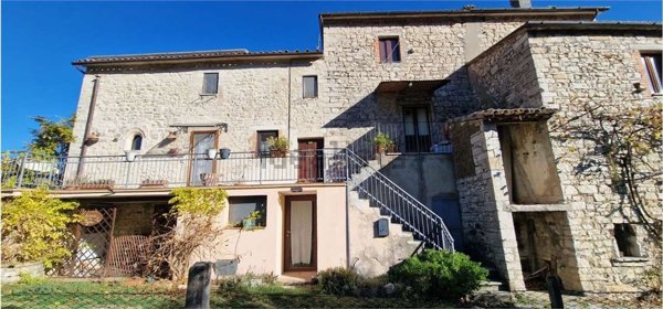 quadrivano in vendita a Todi