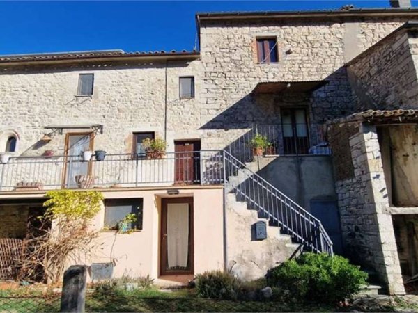 casa semindipendente in vendita a Todi in zona Torregentile