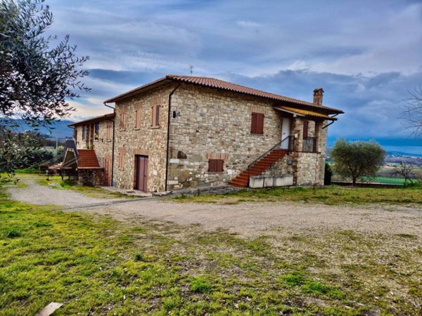 intera palazzina in vendita a Todi