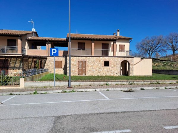 casa indipendente in vendita a Todi in zona Frontignano