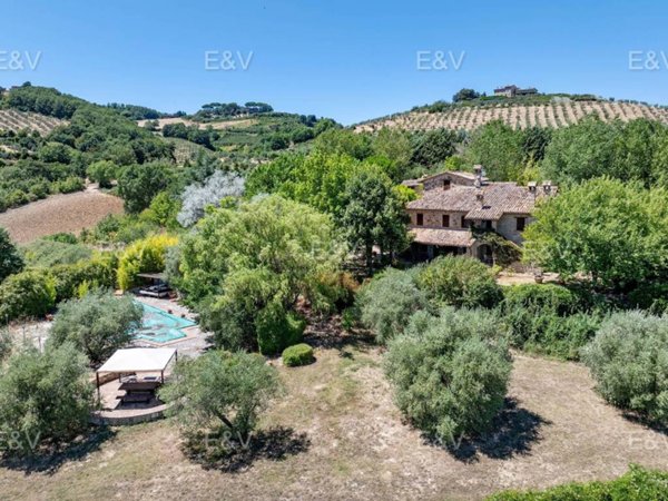 casa indipendente in vendita a Todi