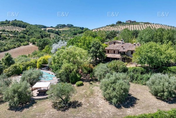 casa indipendente in vendita a Todi