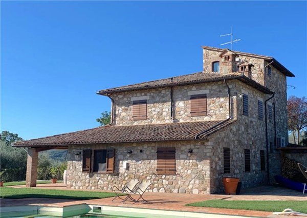 casa indipendente in vendita a Todi