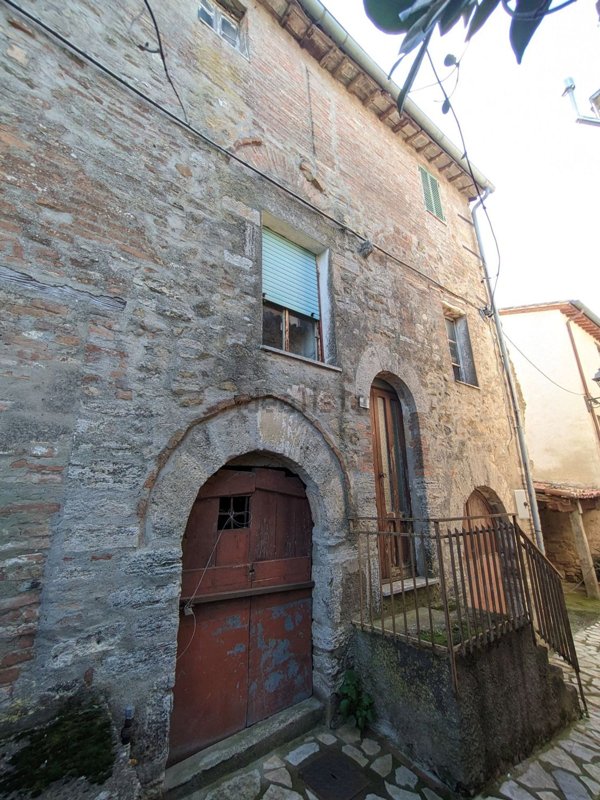 esavano in vendita a Todi in zona Ripaioli