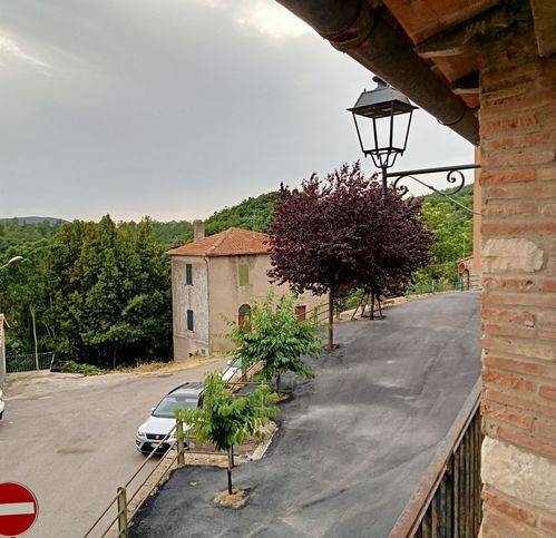 intera palazzina in vendita a Todi in zona Camerata