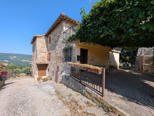 casale in vendita a Todi in zona Vasciano