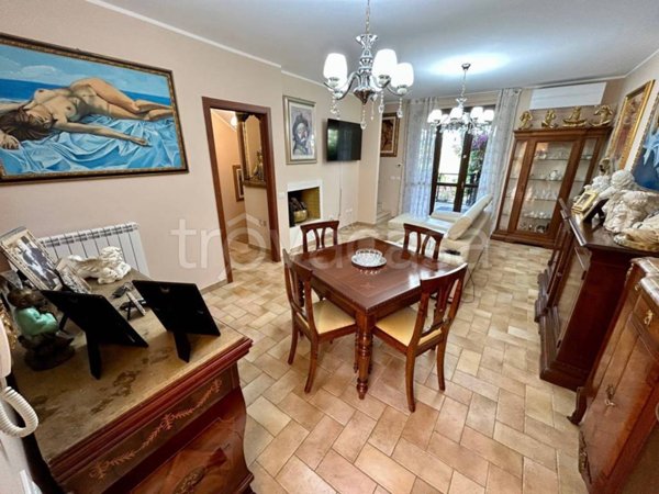 casa indipendente in vendita a Todi