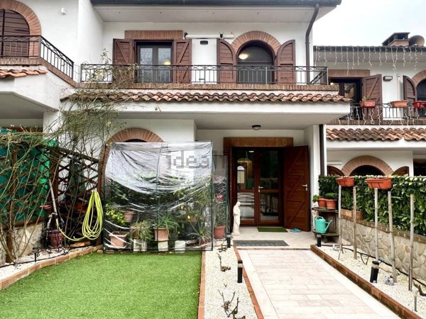 appartamento in vendita a Todi in zona Pontecuti