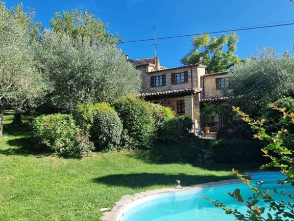 casale in vendita a Todi in zona Camerata