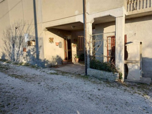 casa indipendente in vendita a Todi