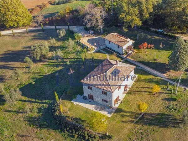casa indipendente in vendita a Todi
