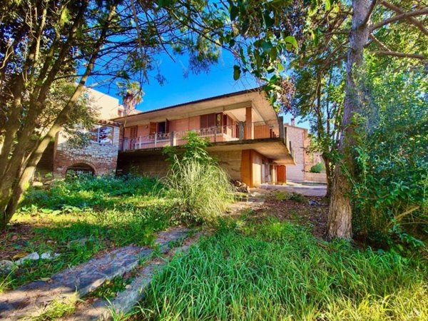 casa indipendente in vendita a Todi