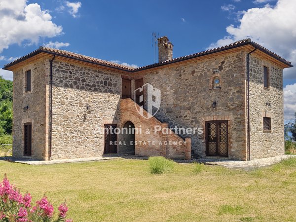 casa indipendente in vendita a Todi