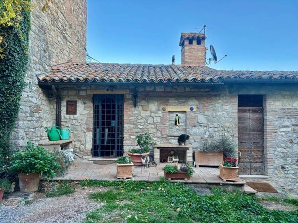 intera palazzina in vendita a Todi