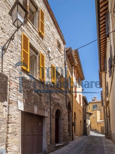 casa semindipendente in vendita a Todi