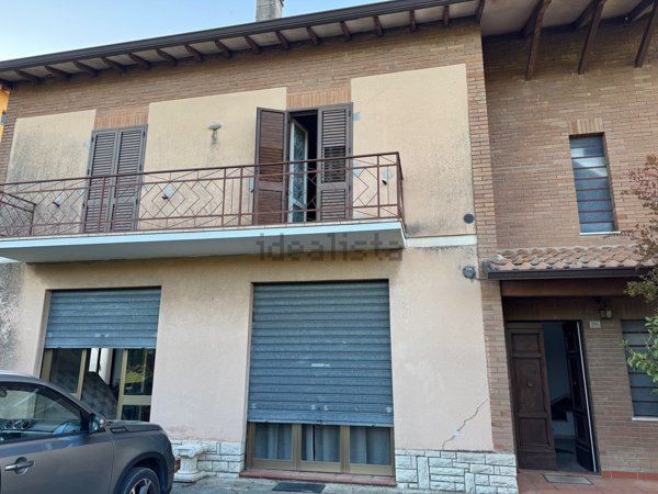 casa indipendente in vendita a Todi