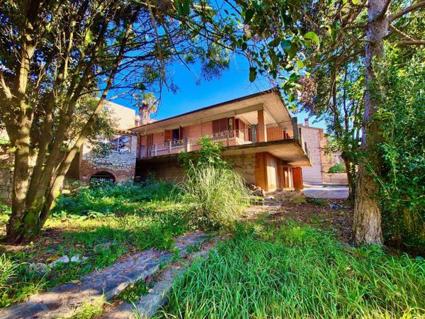 casa indipendente in vendita a Todi