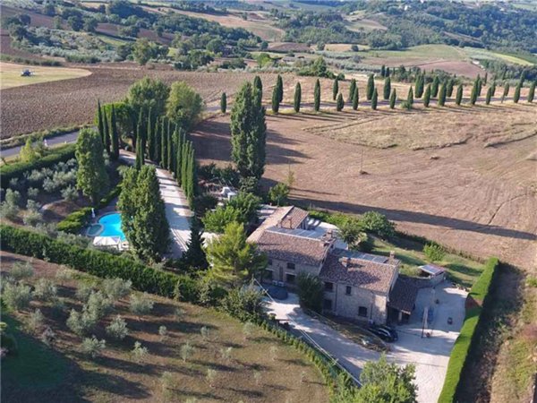 casa indipendente in vendita a Todi