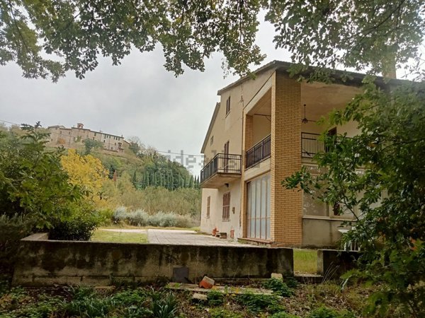 casa indipendente in vendita a Todi