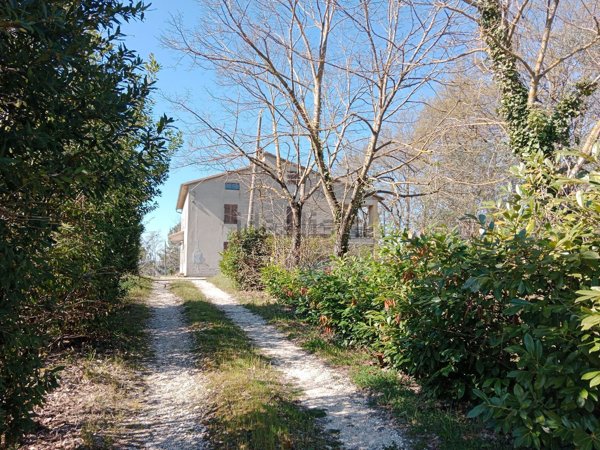 casa indipendente in vendita a Todi