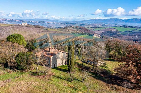 casale in vendita a Todi in zona Romazzano