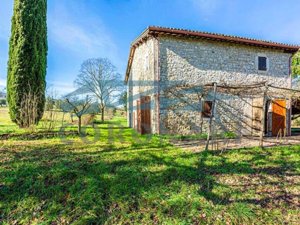 casa indipendente in vendita a Todi in zona Romazzano