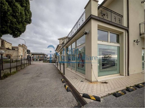 negozio in vendita a Todi