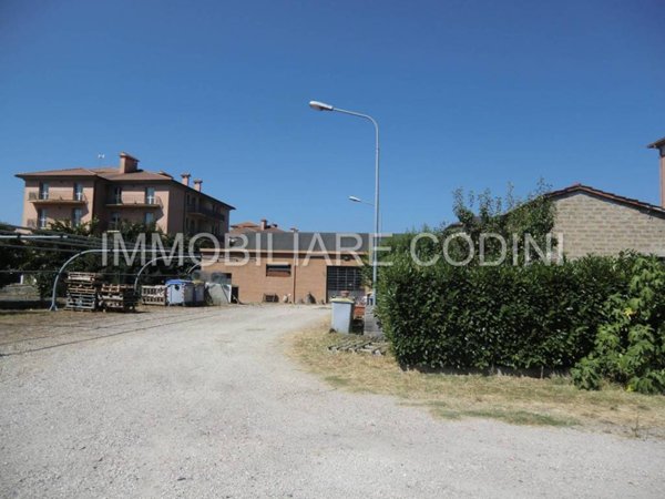 negozio in vendita a Todi in zona Pantalla