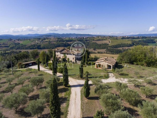 casa indipendente in vendita a Todi
