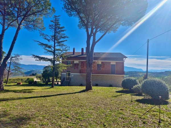 casa indipendente in vendita a Todi
