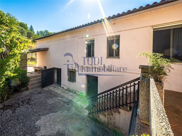 casa indipendente in vendita a Todi