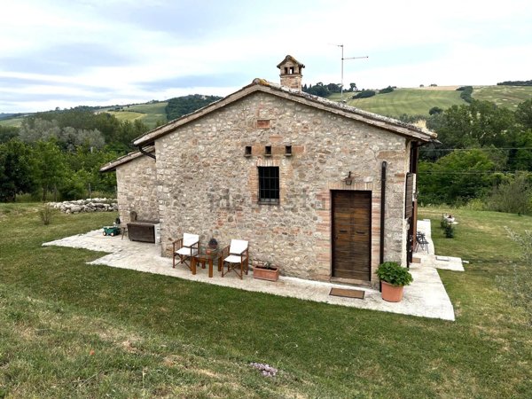 casa indipendente in vendita a Todi