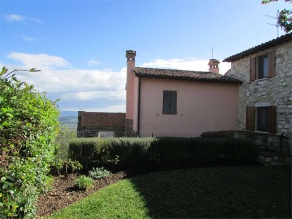 casa indipendente in vendita a Todi in zona Asproli
