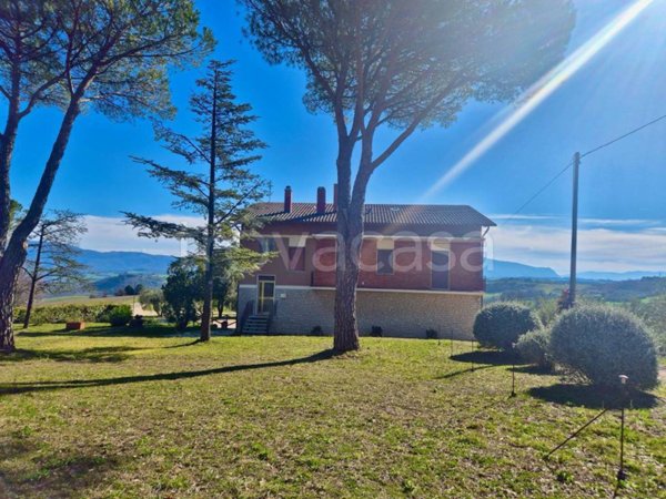 casa indipendente in vendita a Todi