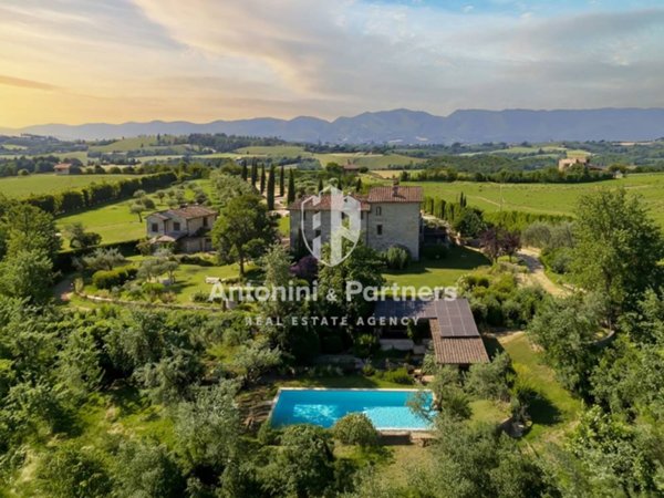 casa indipendente in vendita a Todi in zona Chioano